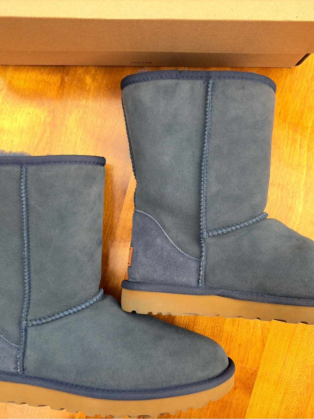 Women’s Blue Grey UGG Classic II Shearling Lined Short Boot Sz 8 Navy In box - Picture 4 of 7
